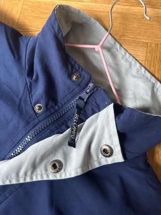 Sudadera azul con cremallera