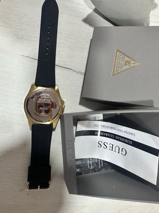 Reloj Guess Negro y Dorado