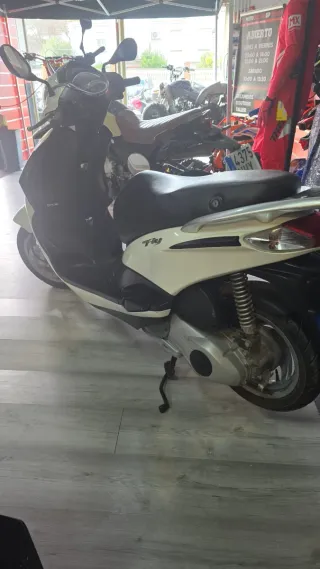 Piaggio Fly 125 Scooter Blanca