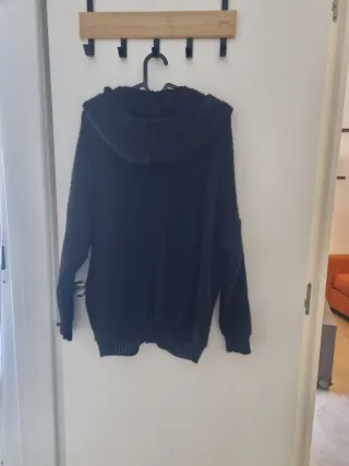 Chaqueta con capucha de lana acrílica