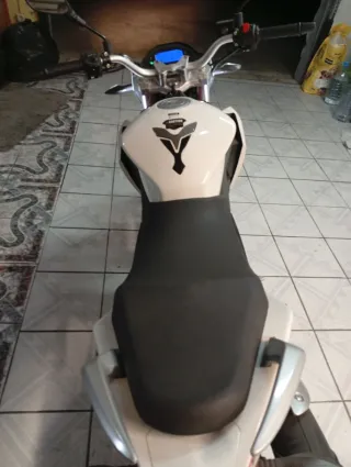 Moto negra y blanca macbor shifter 125 cc 459 km