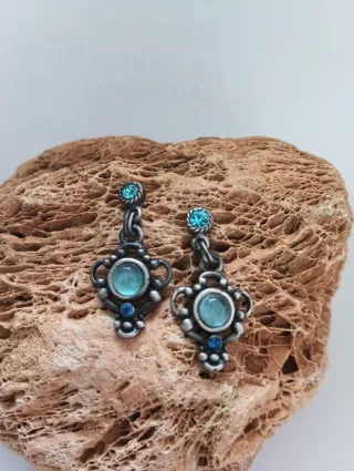 Pendientes flor con piedras negras