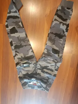 Pantalón The North Face Camuflaje Talla S