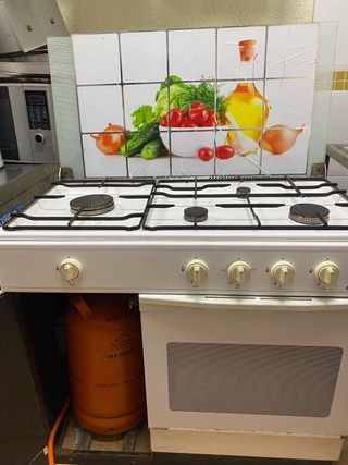 Cocina gas butano 4 fuegos