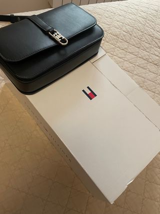 Bolso bandolera Tommy Hilfiger negro
