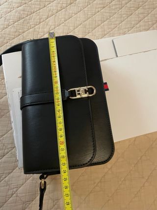 Bolso bandolera Tommy Hilfiger negro