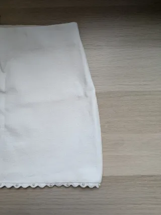 Falda Zara blanca con perlas