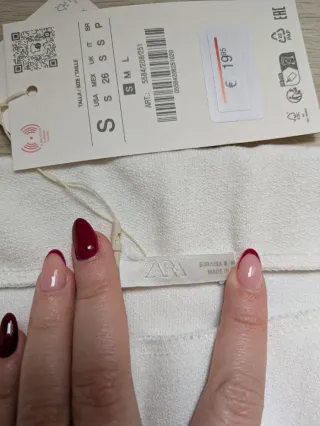 Falda Zara blanca con perlas