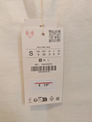 Falda Zara blanca con perlas