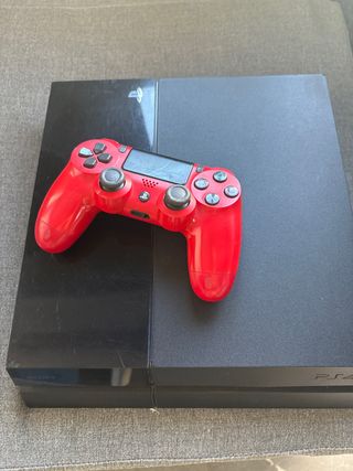 PS4 (PlayStation 4) Negra + Mando Rojo