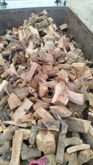 Leña de encina seca. Cargo camiones 25 T