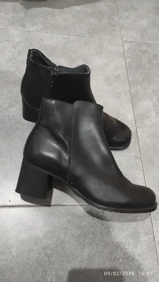 Botas negras tacón. Piel