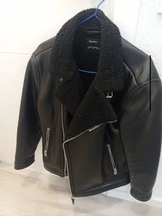 Cazadora negra con forro de borrego