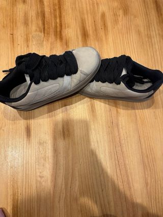 Zapatos Bershka grises y negros