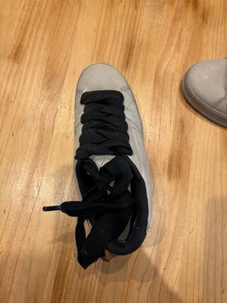 Zapatos Bershka grises y negros