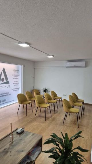 Silla de comedor amarilla y negra