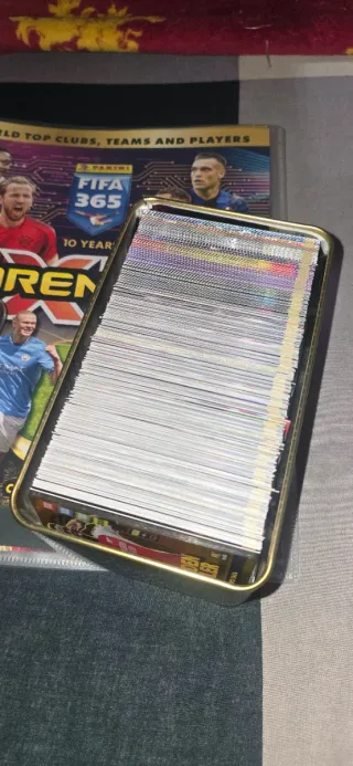 Álbum Panini FIFA 365 Adrenalyn 2025