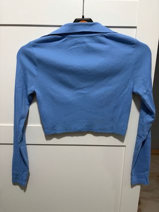 Top azul de Zara manga larga