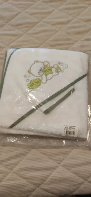 Capa de baño para bebé con osito