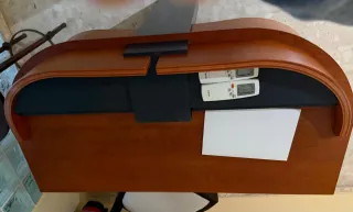 Mostrador curvo madera y metal