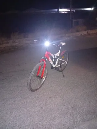 Bicicleta MTB Roja y Blanca