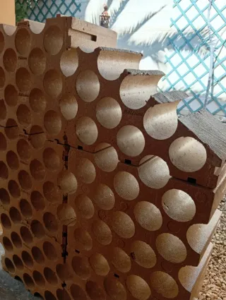 Botellero modular de corcho y plástico,