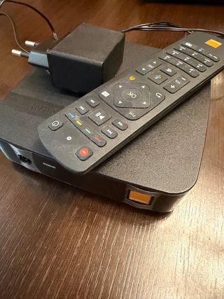 Router Orange con cargador y mando