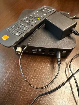 Router Orange con cargador y mando