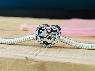 Charm | Corazón Infinito Huellas felinas