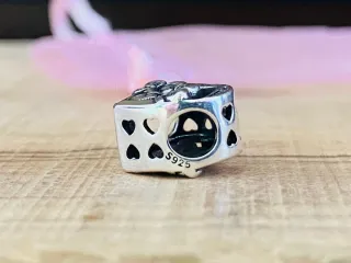 Charm | Corazón Familia