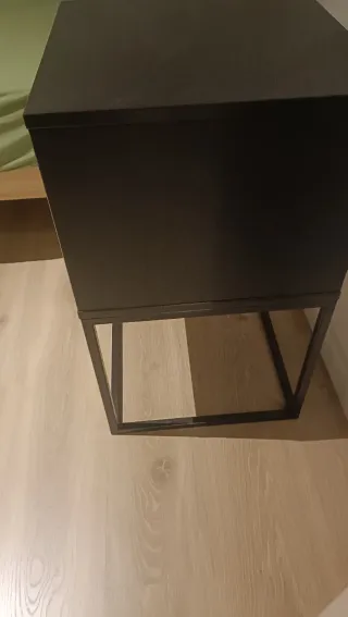 BARCELONA.Mesita de noche Ikea VIKHAMMER