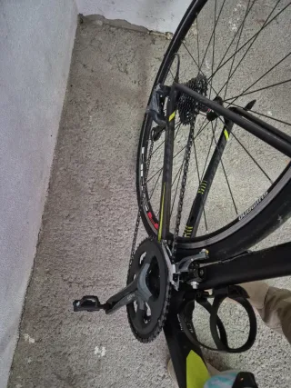 Bicicleta de carretera Giant Negra/Amarilla