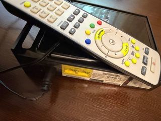 Router Movistar con mando y cargador