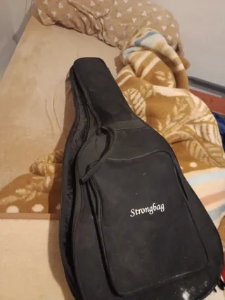 Guitarra Acústica Roja