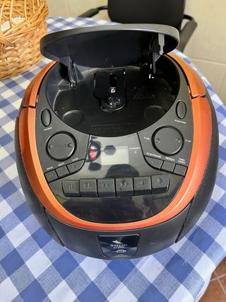 Cadena de música CD/USB/MP3 naranja y negro