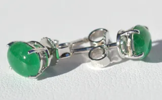 Orecchini oro bianco 18kt con smeraldi cabochon