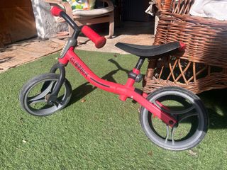 Bicicleta de aprendizaje Globber roja