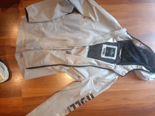 Cortavientos Hollister Beige Talla S