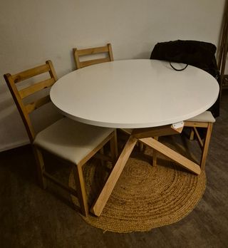 Mesa redonda com 3 cadeiras
