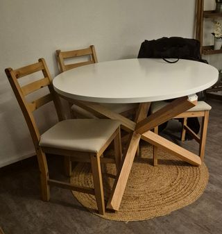 Mesa redonda com 3 cadeiras