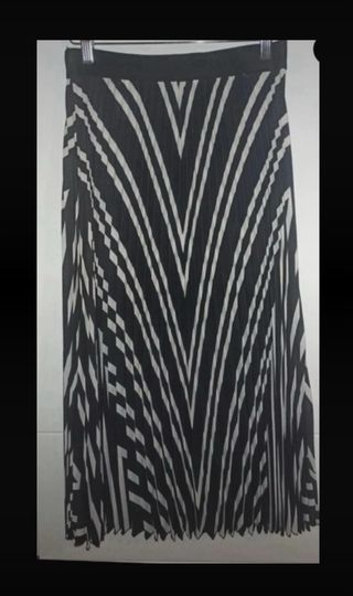 Falda H&M plisada rayas blanco y negro