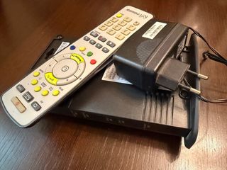 Router Movistar con mando y cargador