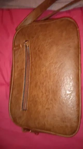 Bolso bandolera con correa bordada