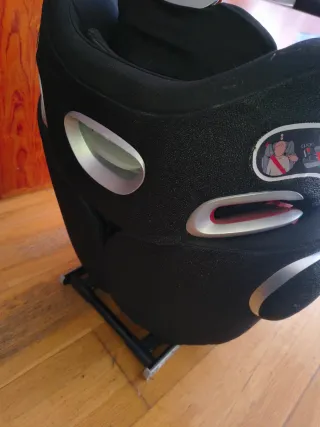 Silla de coche Cybex para bebé.