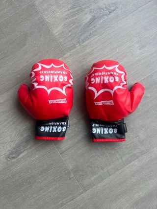 Saco y guantes de boxeo infantil