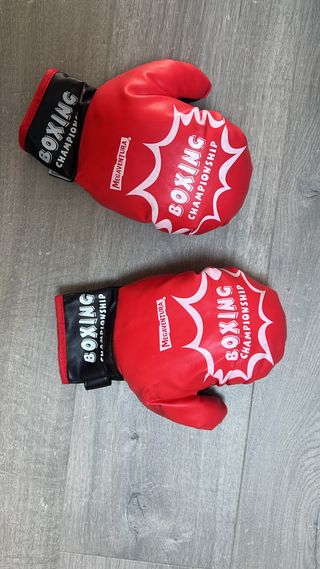 Saco y guantes de boxeo infantil