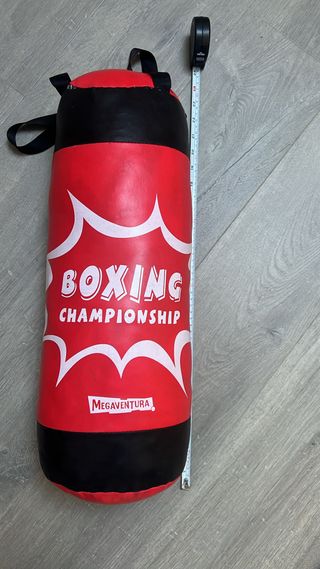 Saco y guantes de boxeo infantil