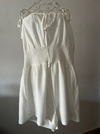 Mono blanco sin mangas