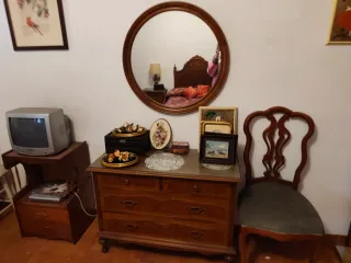 Cama individual con mesitas de noche, comoda y esp