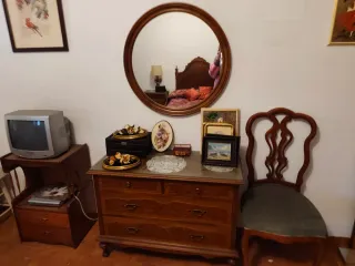 Cama individual con mesitas de noche, comoda y esp